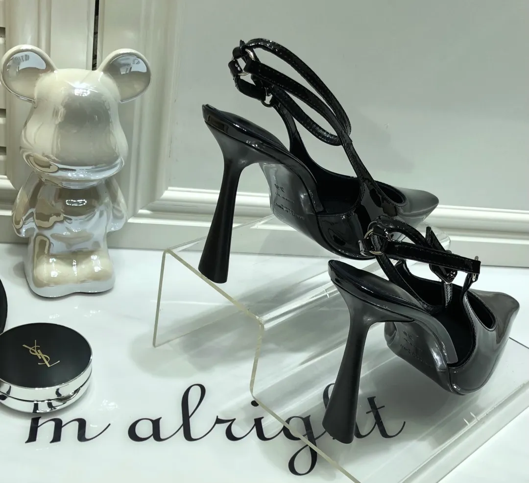 👟👟Ex-factory price 560👟👟 Top quality Saint Laurent/Yves Saint Laurent 2024 spring and summer new style👠Small square toe high heels of the same style as Rose. The layered leather high heels are very good at modifying the foot shape. In recent years, SLP has become more and more understanding of women in high heels. ysl beautiful high heels 👠Number of yards: 35-40 (41 customized, non-returnable) Upper: open edge beaded cowhide/patent leather, lining Imported sheepskin lining, sole: genuine leather outsole, heel height: 10cm (heel imported from Italy)